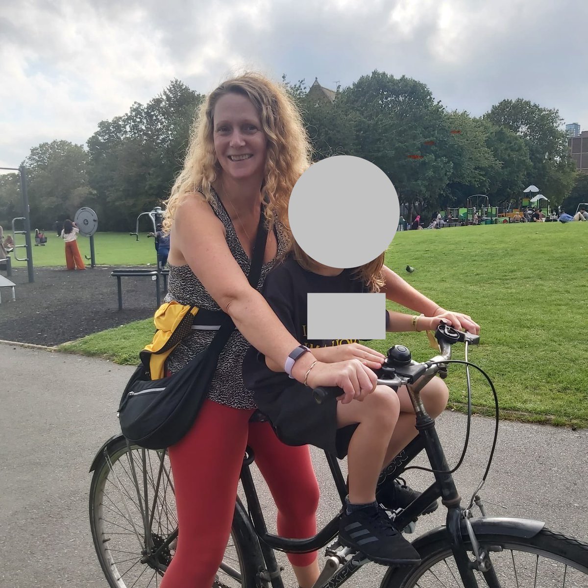 vanessahhudson's tweet photo. @StolenRide Falcon Explorer  step through frame bike. Black with frame mounted child seat at the front &amp; rear pannier rack. Marking E352AS. 

Stolen from Viaduct Street, Bethnal Green, E2 at lunchtime today (4th June). 

Grateful for all help. 🙏🏻 https://t.co/yVteKgHRcq