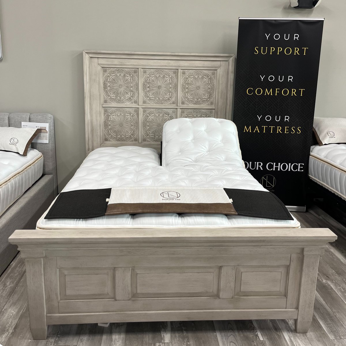BedrMattress's tweet image. Adjust your head at the touch of a button without disturbing your partner! Check out this split head mattress on an adjustable base in our Natural Life Collection. And we have the sheets to fit!

#splithead #adjustablebase #naturallife #onlyatbedr
