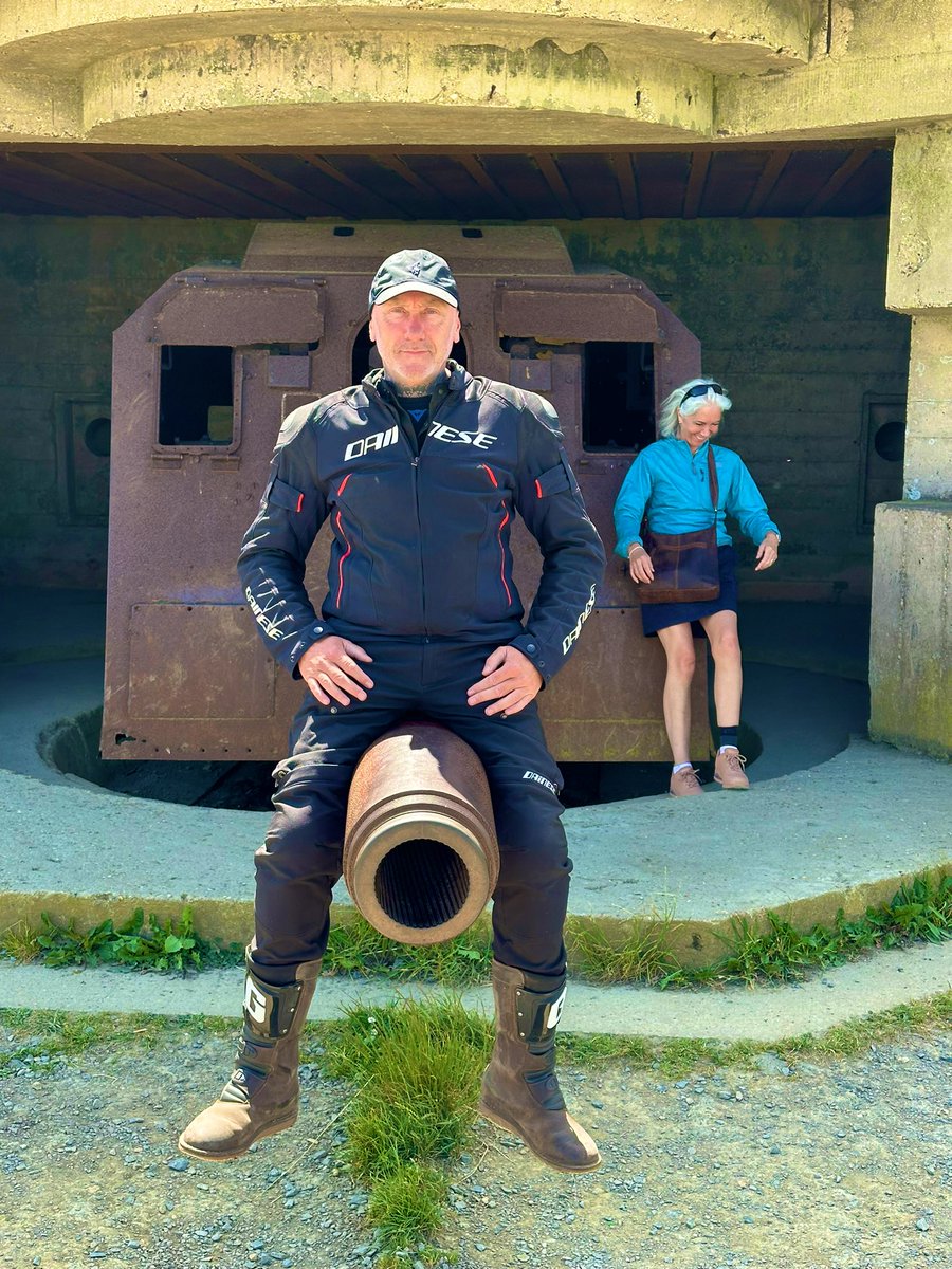 Caption this ! <a href="/Bigroey/">Paul (Roey) 🐝🏍🍷🥃🍺🍹🪚🔨🏍📷🏍</a> showing off his Bald-headed giggle stick ! Anyone else want to take him away next year, surely I deserve a rest 🥱