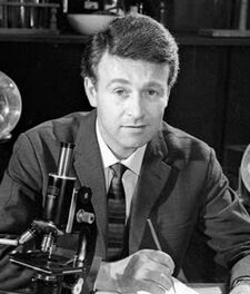 RIP William Russell, who played the valiant school-teacher Ian in #DoctorWho when it debuted in 1963. It was a privilege to have met him at <a href="/DWASonline/">DWAS ONLINE</a> #TheCapitol and thank him for the joy he brought to countless fans.  A true gentleman.