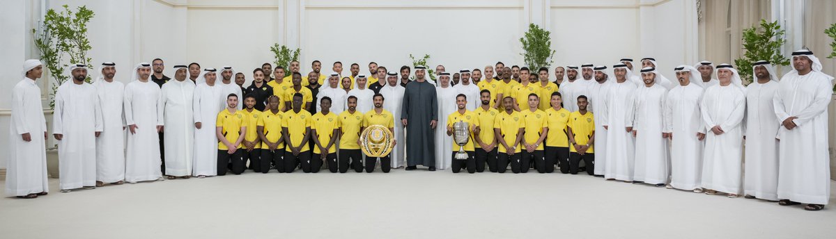 #رئيس_الدولة يستقبل فريق #الوصل لكرة القدم بمناسبة تتويجه بكأس رئيس الدولة ودوري أدنوك للمحترفين، ويعرب عن شكره لكل الفرق التي شاركت في الدوري والكأس، وأمتعت الجماهير وتميزت بروح رياضية وتنافسية عاليتين تعزز رياضة كرة القدم في دولة الإمارات
