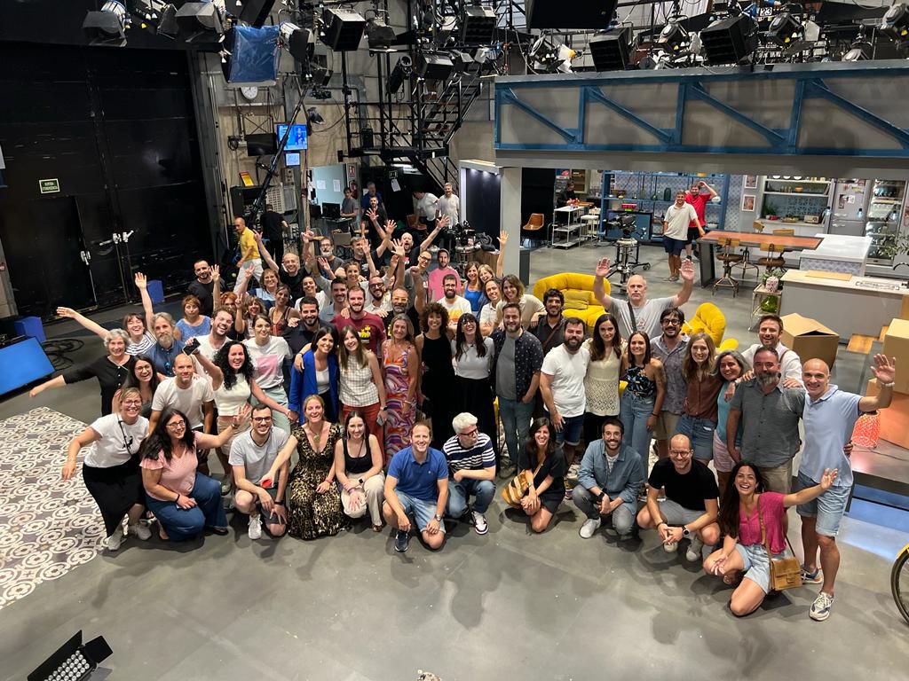 LaManchester's tweet photo. 🙌 Han sigut 5 temporades plenes d’èxits, reptes i molta diversió!

❤ Gràcies per la vostra confiança i gràcies a l’equip que ha fet possible el #PlantaBaixa3Cat durant tots aquests anys.

👏 Orgullosos de la feina feta i amb ganes de noves aventures.

Gràcies! https://t.co/Be4l1B4jOj
