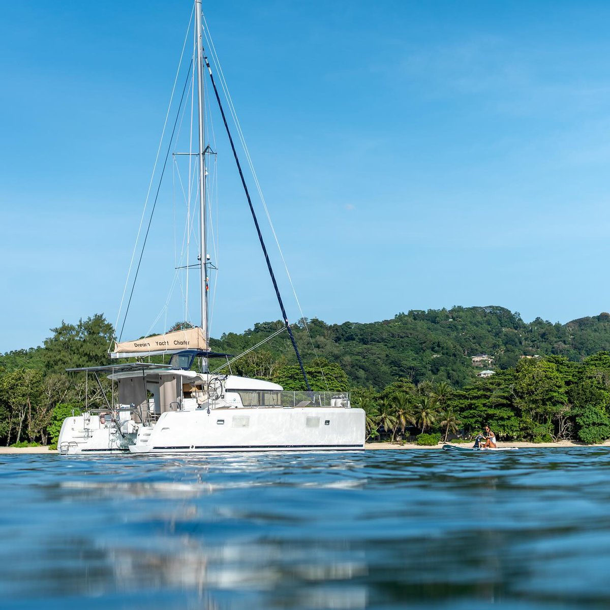 Who's up for a family holiday #adventure in the #SeychellesIslands? Did you know that you can choose from a number of private yacht charters to #sail around the #Seychelles 🤩 Sign us up!

For more info 👉 sey.chell.es/special-intere…

📸 by ourdays.de on Instagram