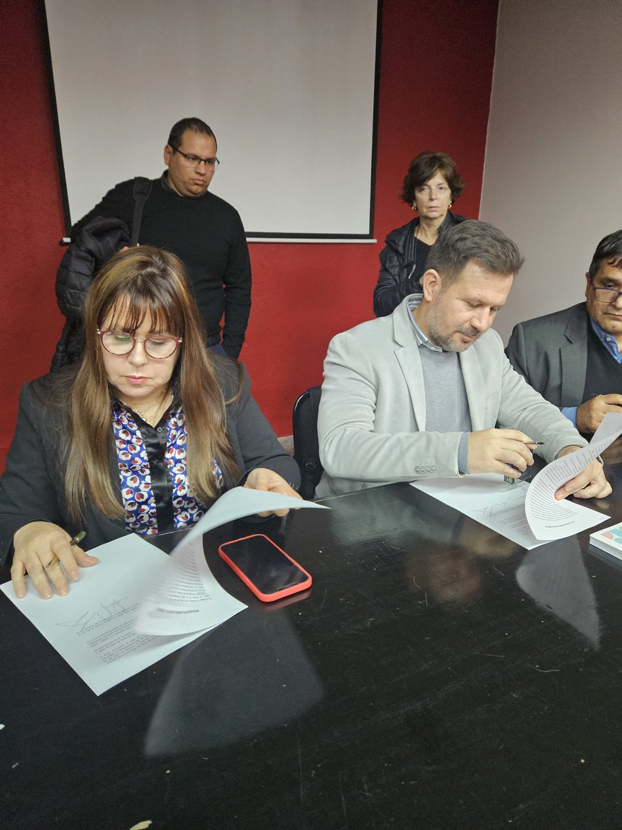 Con un profundo diálogo democrático, agradecemos a los gremios UDPM, UDA, SIDEPP, SADOP, AMET y SEMAB CEA, que en unidad y consenso han firmado el acuerdo salarial del mes de Junio, el 4to en los últimos 5 meses. Llevando el cargo de maestra testigo sin antigüedad a 450 mil pesos