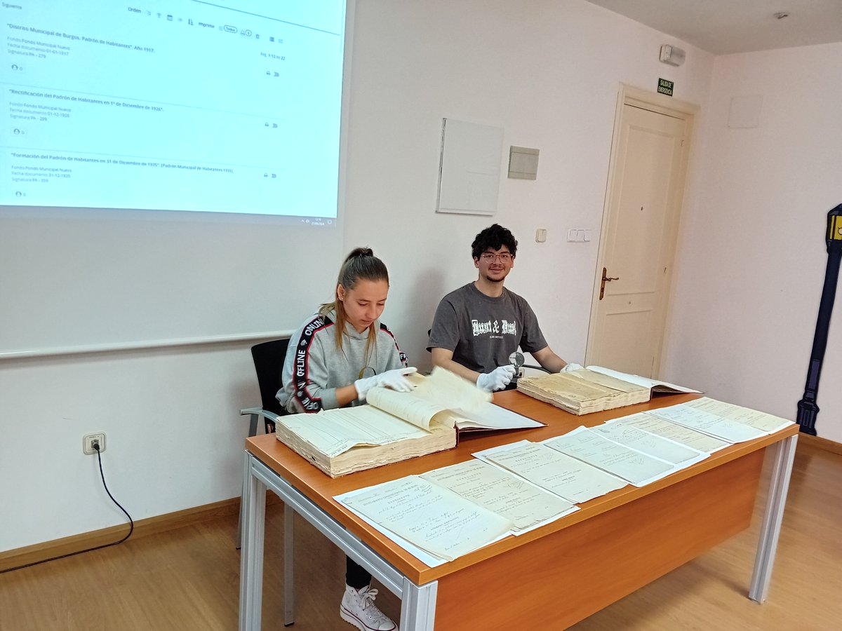 ColegioCirculo's tweet image. Los alumnos de primero de Gestión administrativa se han convertido en detectives y a través de documentos de la época hemos investigado el asesinato del gobernador de Burgos Isidoro Gutiérrez de Castro el 25 de enero de 1869.
Gracias Yolanda
@Aytoburgos