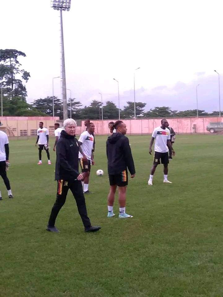 AnniePayep's tweet photo. Vraiment le gagnant de l'affaire ci c'est #Musango 😅🙌🏿
#Entraînement #LionsIndomptables
#Fecafoot #Minsep https://t.co/qJDAWwnRDT