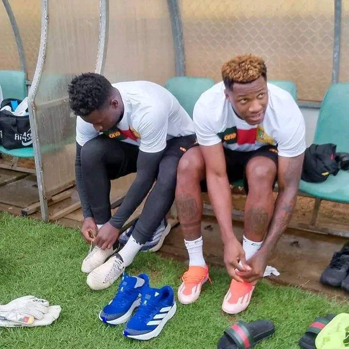 AnniePayep's tweet photo. Vraiment le gagnant de l'affaire ci c'est #Musango 😅🙌🏿
#Entraînement #LionsIndomptables
#Fecafoot #Minsep https://t.co/qJDAWwnRDT