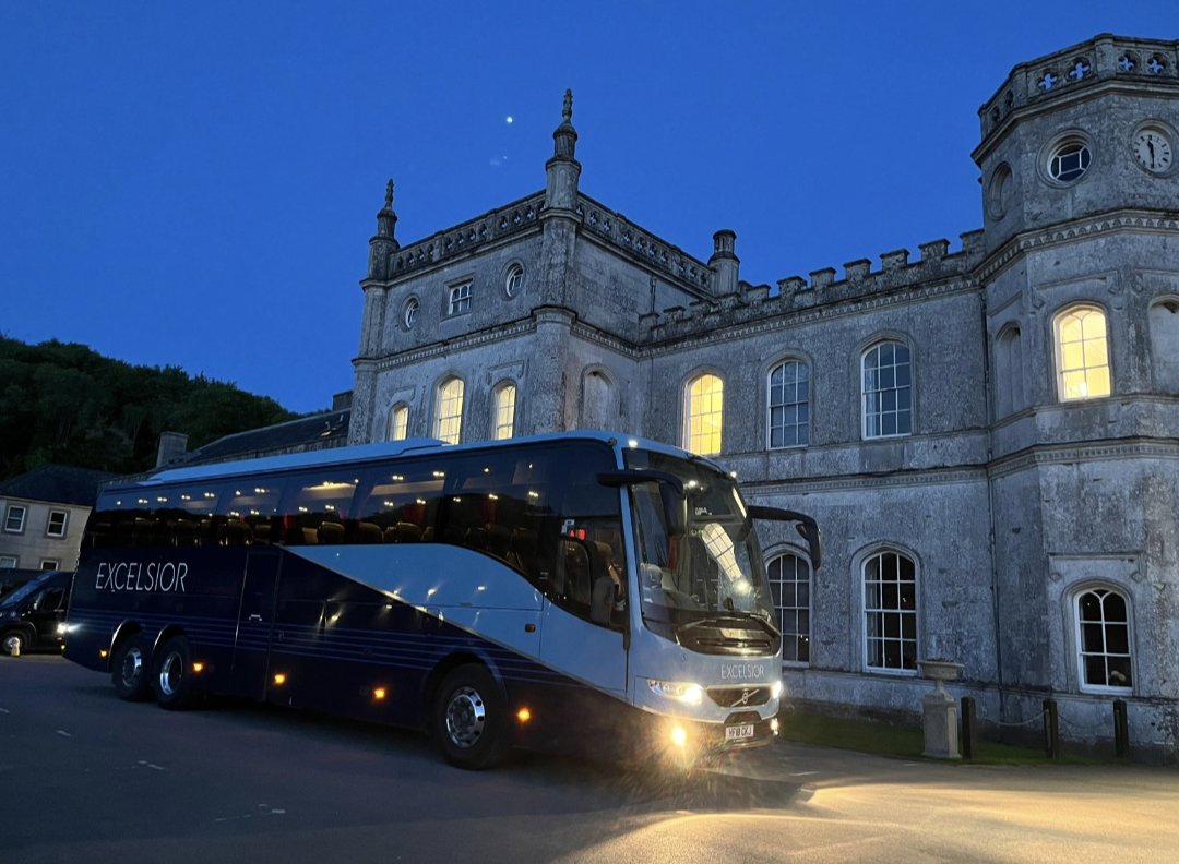 ExcelsiorCoach's tweet photo. The @ExcelsiorCoach photo of the week goes to #SteveR in fleet no: 5 dropping off the students at Milton Abbey School. Thank you 🙏 for sharing your journey #effortlesscoachhire https://t.co/y5mqTdOwej