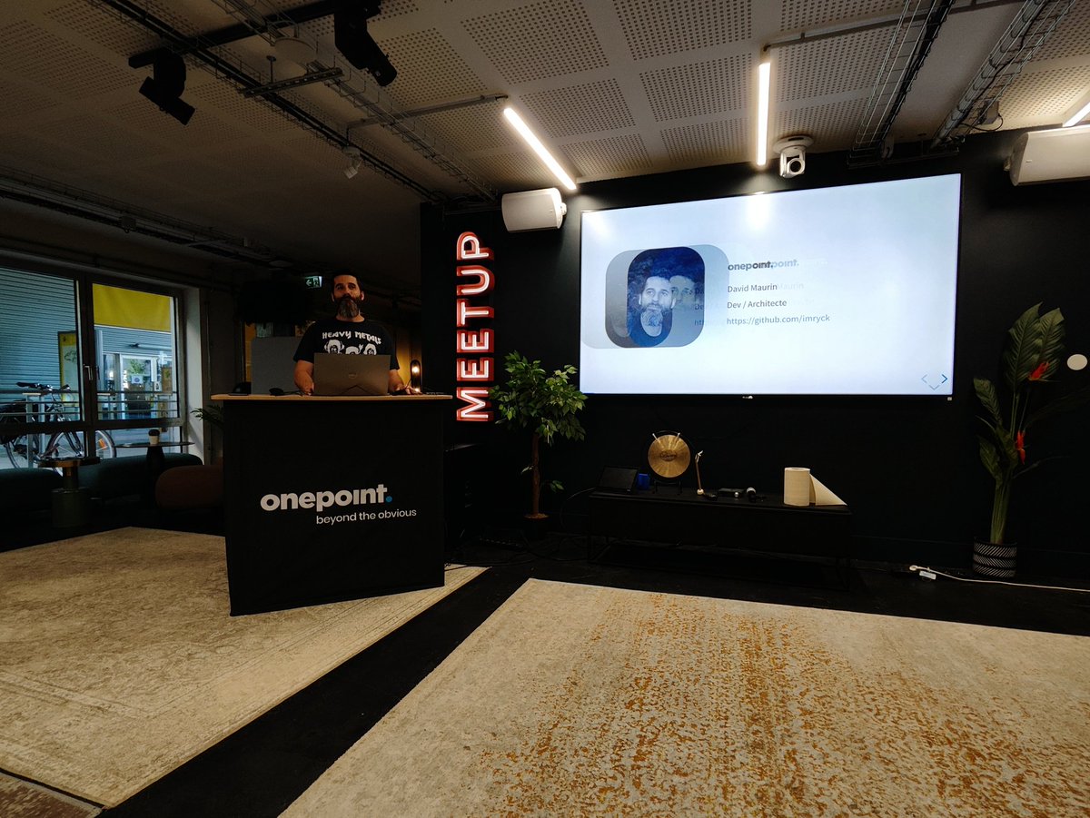 3eme et avant dernier talk. David Maurin nous présente <a href="/stylexjs/">StyleX</a> pour gérer ses styles à la sauce Meta!

#css #meta