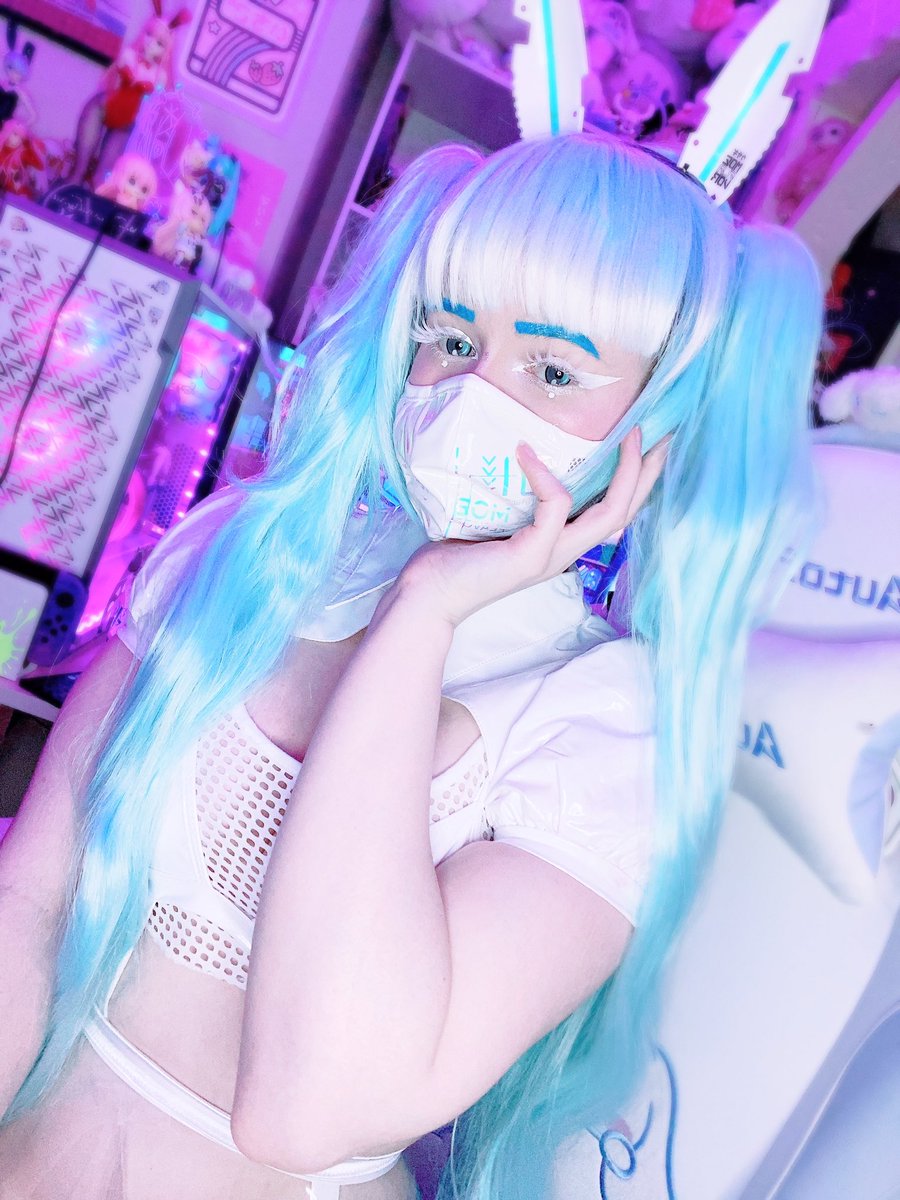 strawbysake's tweet image. You can be so cold