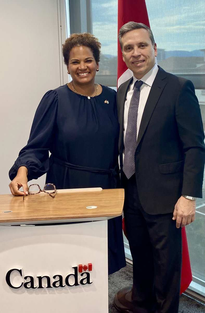 Gracias a la Emb. de Canadá 🇨🇦 en Honduras 🇭🇳 Elizabeth Williams, por invitarme a inauguración de su nueva oficina.¡Que perdure la amistad entre nuestros Pueblos!🤝