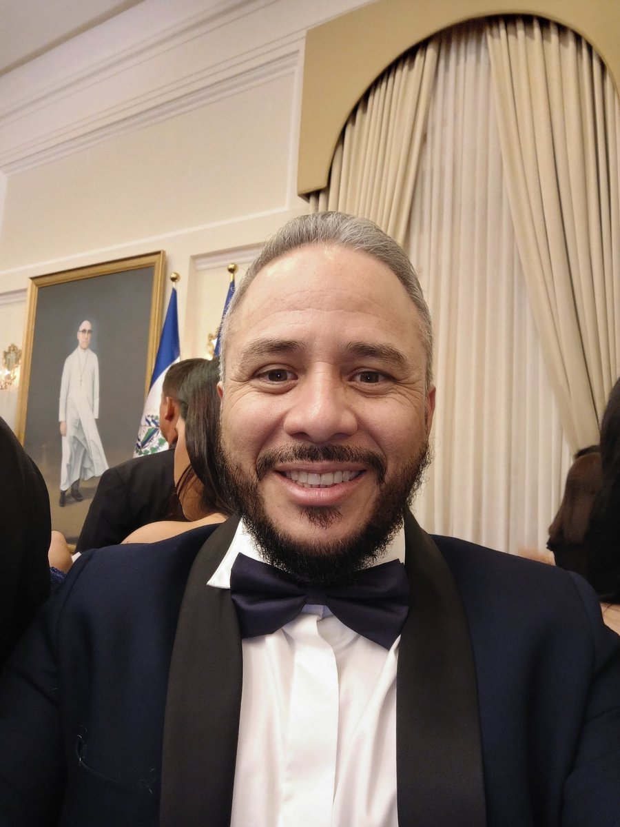 RichardIntriago's tweet photo. Un grato encuentro con distinguidos amigos durante la Gala de Investidura del presidente de El Salvador @nayibbukele
1. Foto con un gran amigo y diplomático, el embajador @GBanacek y el embajador de El Salvador en Argentina @EduardoCardozaM 
2. Foto con @ybukele y su distinguida esposa, embajador @carodboca y su esposa @Yanetcanob Presidenta de Asociación de Cónyuges Diplomáticos de El Salvador 
3. Foto con @ZubyMusic rapero estadounidense