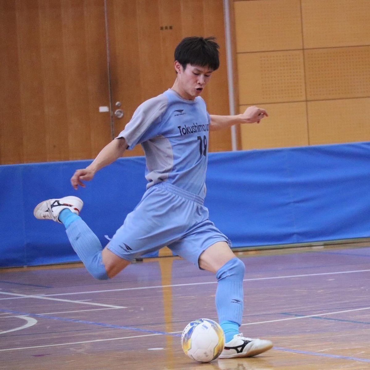 Calcett0's tweet photo. 💥試合結果💥
#四国フットサルリーグ（第4節）
vs YUIFA EHIME　3-5 LOSE
⁡
▼前半
先制するも、勿体ない失点が連続…。
⁡▼後半
内容は好転しましたが点差を返せず。
⁡
この経験をバネに、TeamTokudaiまだまだ強くなります👊
⁡
#徳島大学フットサル部
#部員募集中
#徳島大学　#フットサル https://t.co/p2pirBAgPK