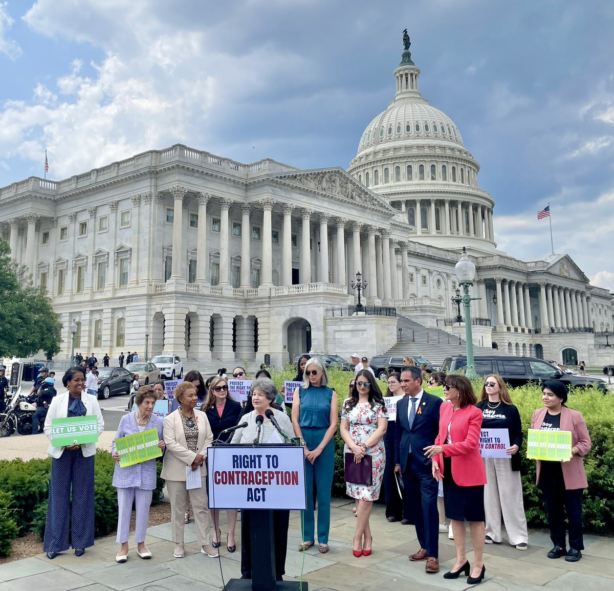 Birth control:
✅ Improves health outcomes
✅ Promotes gender equity
✅ Ensures bodily autonomy

Today, I signed a discharge petition to bring the Right to Contraception Act to the floor and finally codify the right to birth control under federal law.