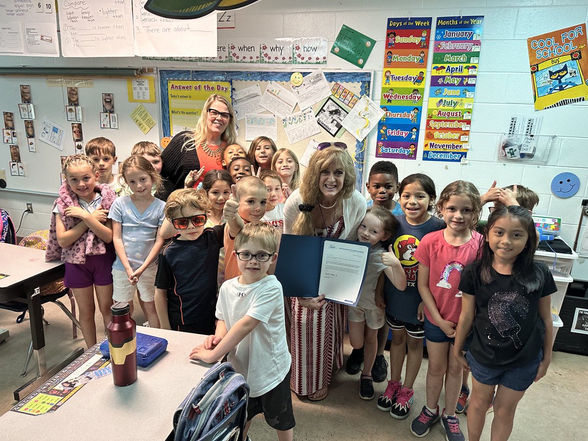 Heidi Rinehart-Richardson (@hrichardson_vb) on Twitter photo Mrs. Jordan’s class was so happy for their teacher being recognized as a #vbschoolshero! 💙🧡💙🧡 Thank you for making such a positive difference everyday. <a href="/vbkimani/">Kimani Vaughan</a> <a href="/KESIndians/">KempsvilleElementary</a> <a href="/TmLoudermilk/">Taylor M. Loudermilk</a> <a href="/vbschools/">VBSchools</a> Mrs. Jordan’s class was so happy for their teacher being recognized as a #vbschoolshero! 💙🧡💙🧡 Thank you for making such a positive difference everyday. <a href="/vbkimani/">Kimani Vaughan</a> <a href="/KESIndians/">KempsvilleElementary</a> <a href="/TmLoudermilk/">Taylor M. Loudermilk</a> <a href="/vbschools/">VBSchools</a>
