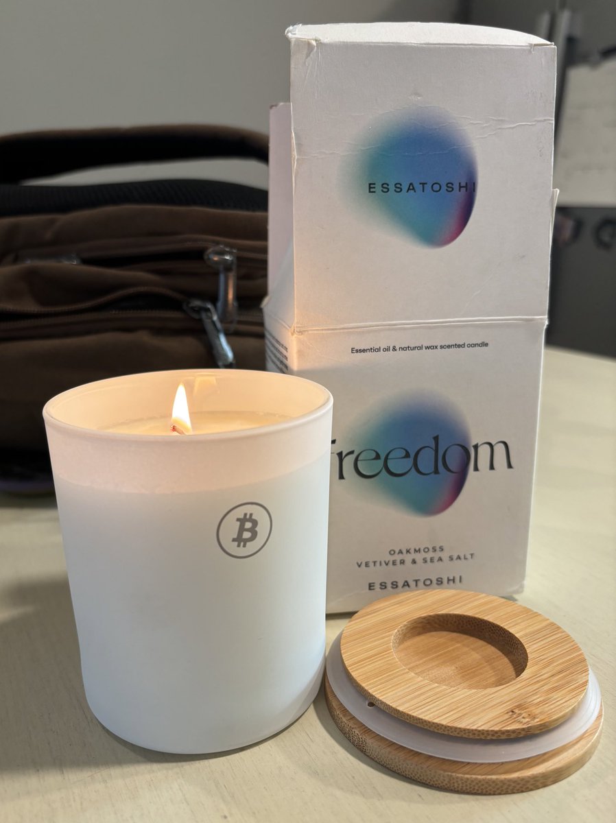 YungGucciT's tweet photo. I am not influencer and no one paid me to say this, but these candles are good @Essatoshi_ https://t.co/8qM9k9TjuJ