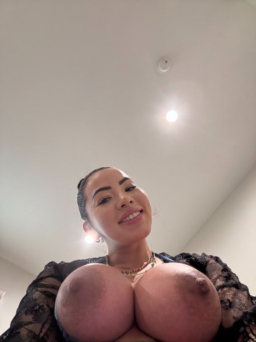 https://t.co/1lTWr2pMYb see my sexy pregnant tititties now 🍈🍈😛 https://t.co/6Ou298fE6M