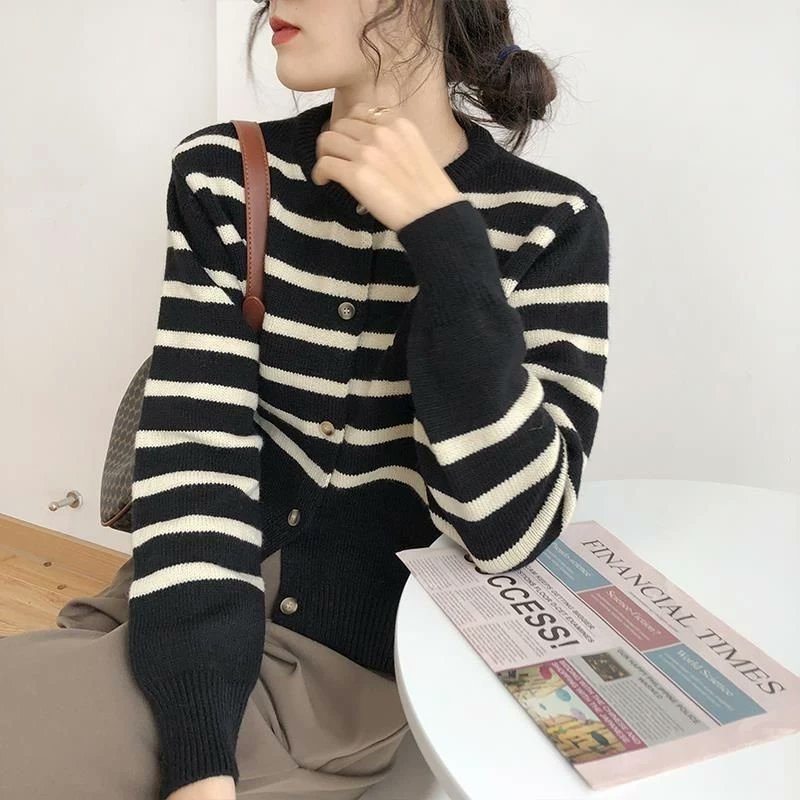 spillOOTDElStr's tweet photo. Yang minat Knit Emira Cardy Premium seharga Rp57.500
Busa langsung aja cek produk nya disini yaaa 👇👇👇
🔗 https://t.co/CHCMSkx8pP
🔗 https://t.co/CHCMSkx8pP https://t.co/SwfMzpHci4