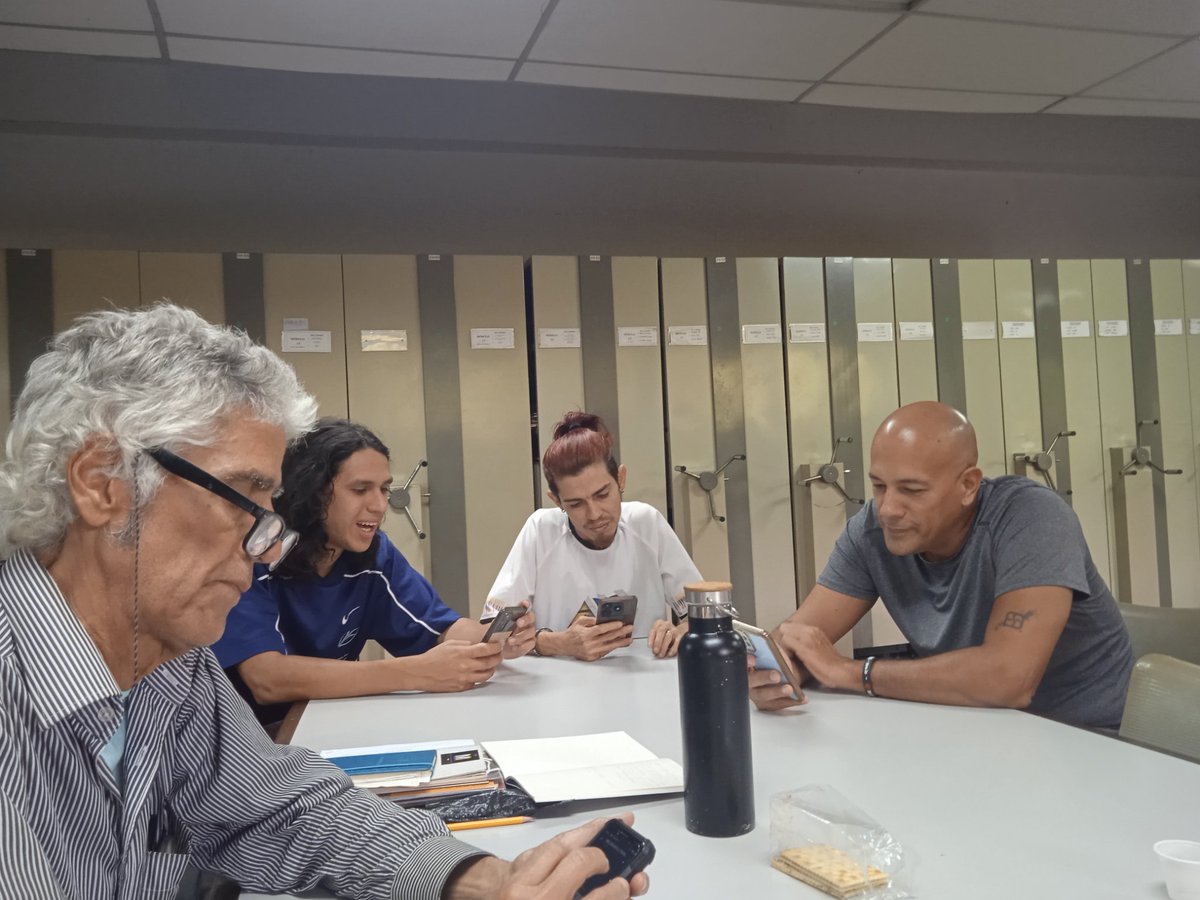 Crilylove's tweet photo. Comenzamos el mes de junio con buen pie en el museo de Bellas artes de Caracas, estamos, creciendo, aprendiendo e indagando en el maravilloso mundo de #hive.

#hive #hiveblog #caracas #venezuela #museum #spanish #day #art #artist #encuentro #comunity https://t.co/8c7fPdoCkZ