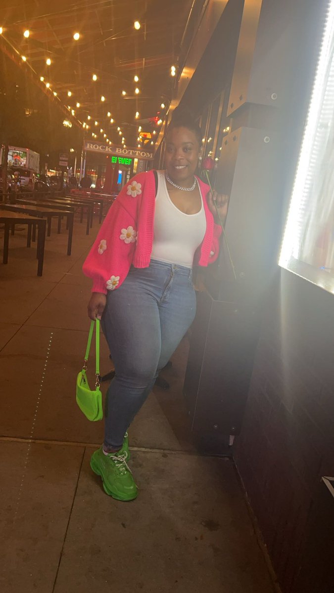 STAC_MORRIS's tweet photo. Something light! 💕 #balenciaga #blackgirlmagic #blackandproud #melaninfitness #blackisthenewblack #melaninonfleek #chocolatedrop #melaninjourney #brownsugarsocial #afropunkbrooklyn #prettyblackgirls #carefreeblackgirl #melaninbeauty #blackgirljoy #blackinfluencer #melaninmonday https://t.co/l3KHmJz10u