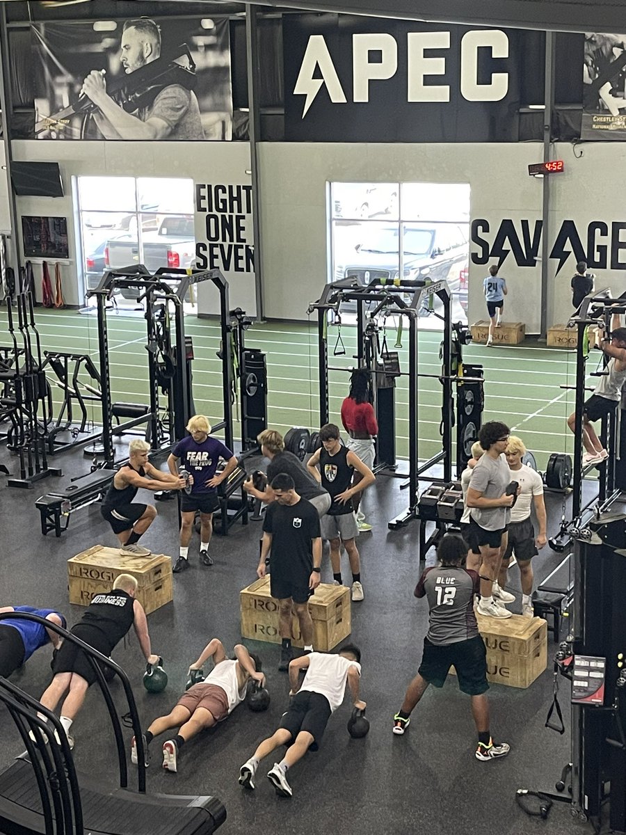 CoachJohnson61's tweet photo. Solid group of Dawgs putting in extra work with @leddyfrench at @APECDFW today. First class facilities and training, outstanding work! 
#ProtectTheBrotherhood https://t.co/v5cU1wyvW1