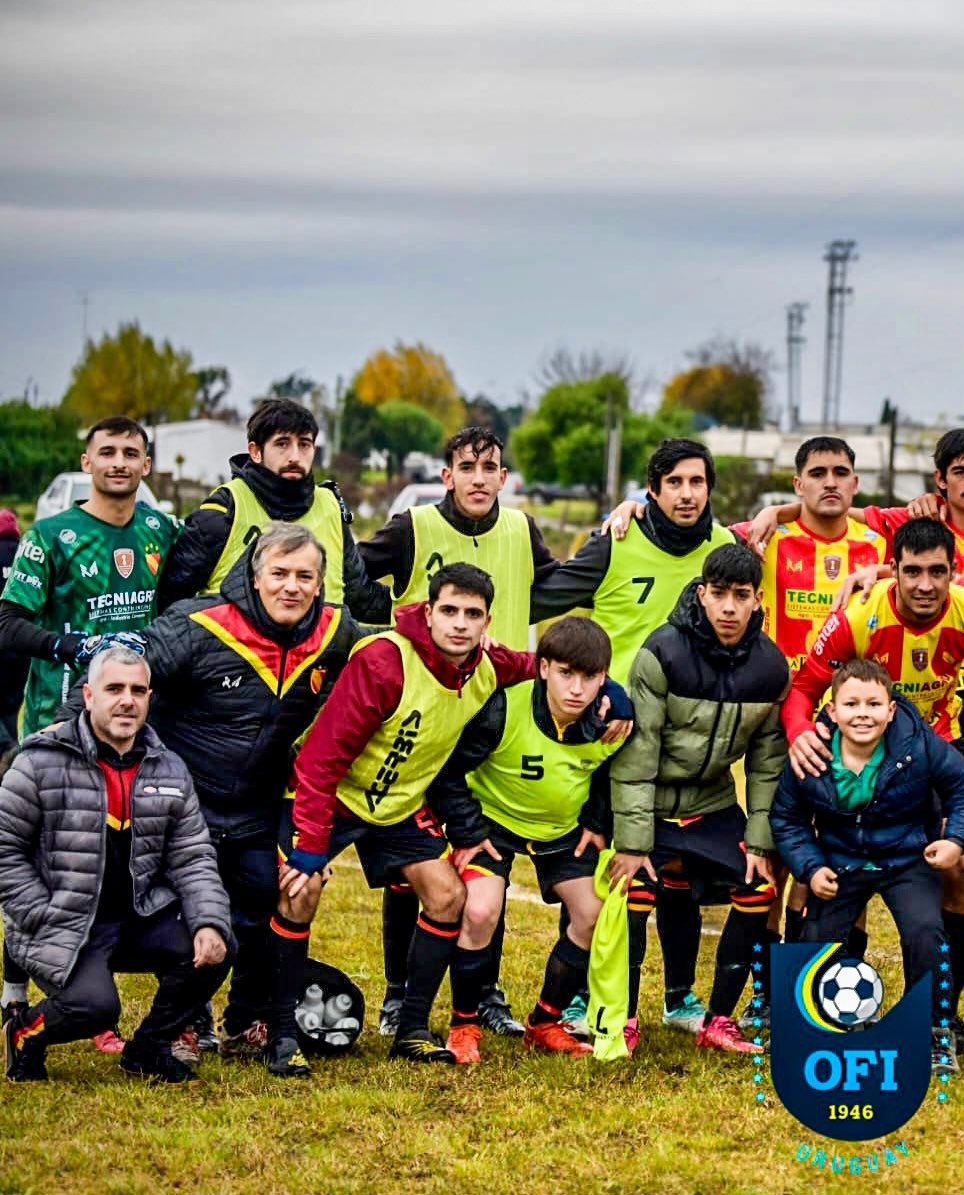 clubSantaEmilia's tweet photo. Nosotros en el K4 🤜🏽🤛🏽

Excelente laburo que nos da los 3pts y una envión anímico para lo que se viene.

@ofiuruguay 🏆 https://t.co/d7YF9Jsefi