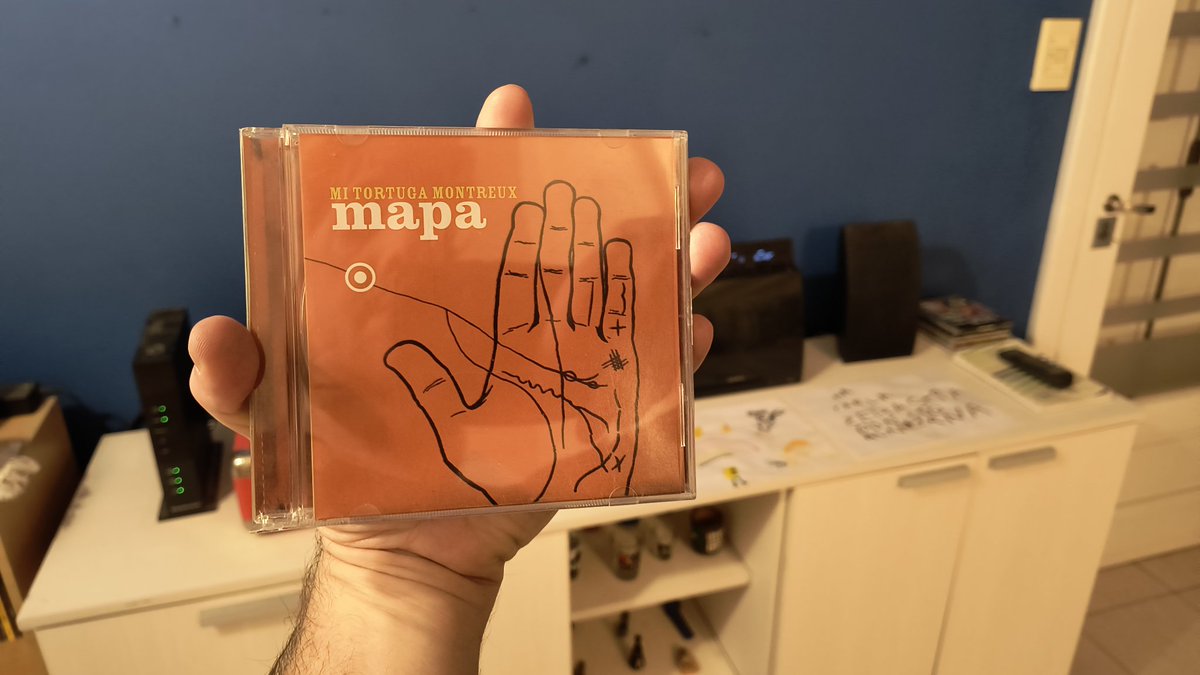 El de hoy. El segundo espectacular de Mi Tortuga Montreux, de <a href="/marceloezquiaga/">Marcelo Ezquiaga</a>. En formato físico es siempre más lindo. Me gusta más "Mar del Plata en Invierno", pero este es hermoso también.