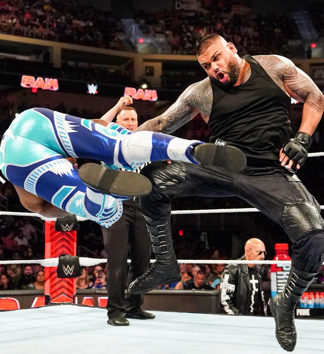 MasteryPredator's tweet photo. Hit emโ where it hurts the most. โ ๏ธ
#AuthorsofPain #WWERaw #finaltestament https://t.co/BnRbi2EALV