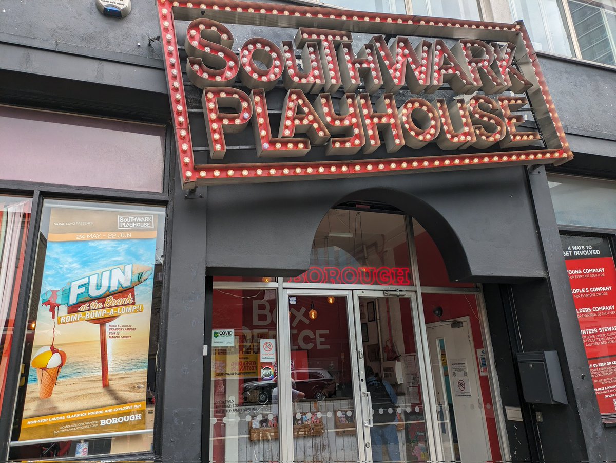 manmannorinori's tweet image. 今日の本番前は、小劇場にて #FUNattheBeach を観劇 🏝️
グリースとイカゲームを足した作品ということで興味持ちまして‥笑
結果、バカバカしくて下らなくて、それでいて全員歌ウマで、めっちゃ楽しめました✨
こういう小規模の作品が後に有名になって日本来てって考えると‥
夢あるなぁと思いました！