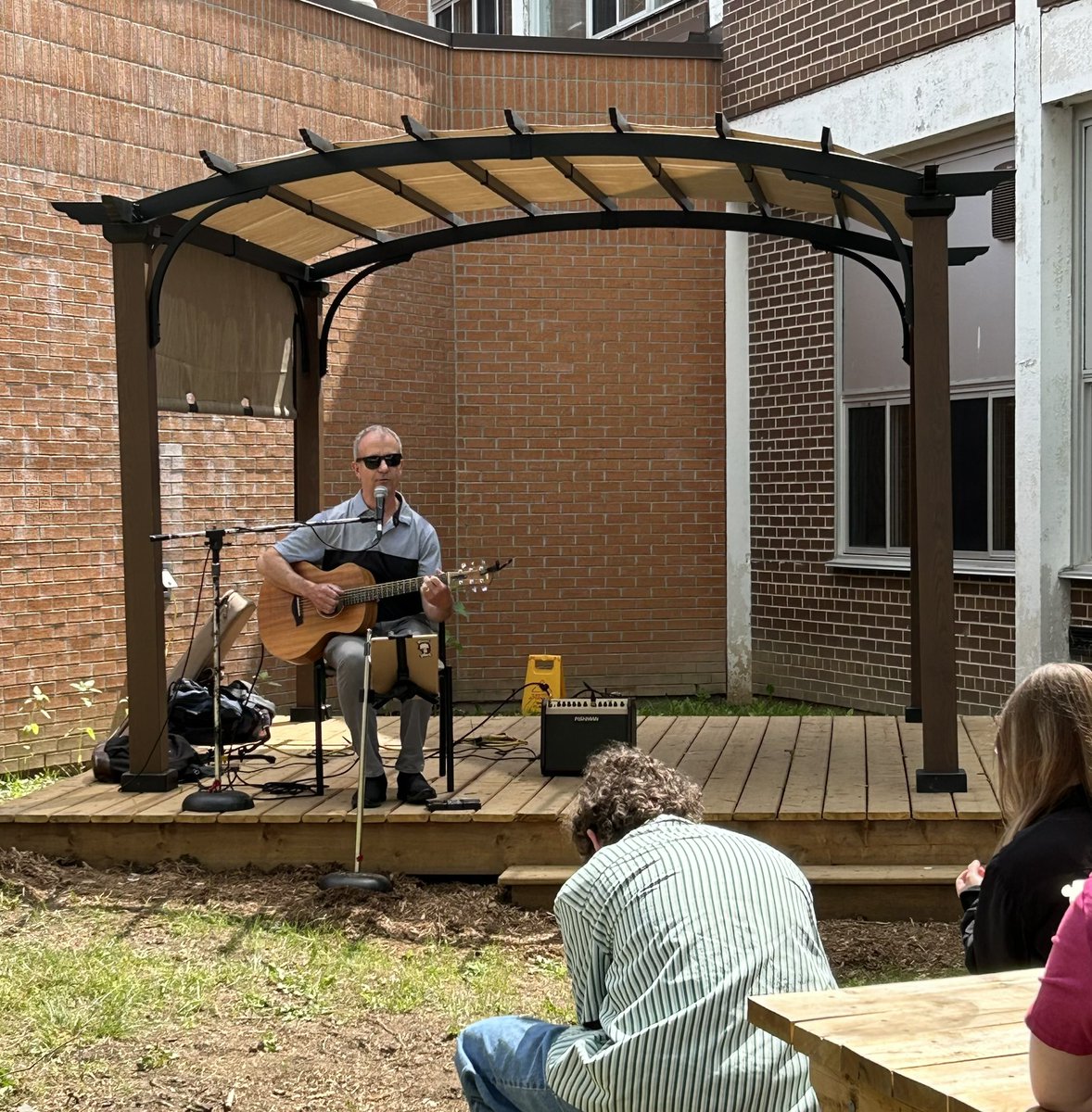 Amazing courtyard concert today featuring the musical stylings of Doug and Mr. Stiff! Thanks <a href="/DougDidge/">Doug van der Horden</a> and <a href="/TimStiff8/">Tim Stiff</a> for making a beautiful day at Ernestown even sunnier! #allthesmallthings