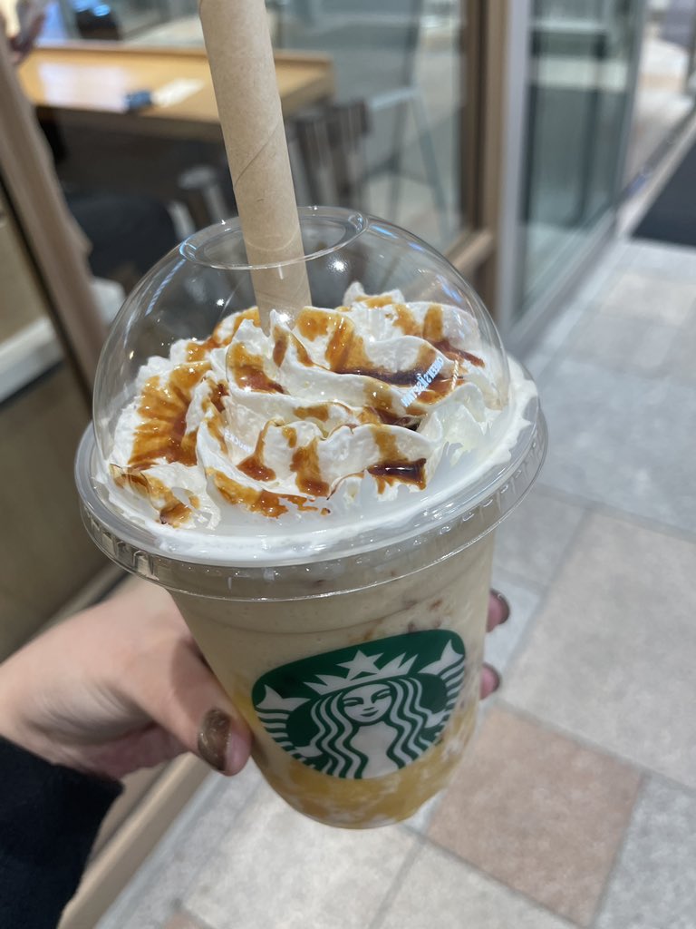 RINA___vlog's tweet photo. バナナフラペチーノ美味しい🍌
ベーグルも早く食べたい〜！！！ https://t.co/rnbggrRZAq