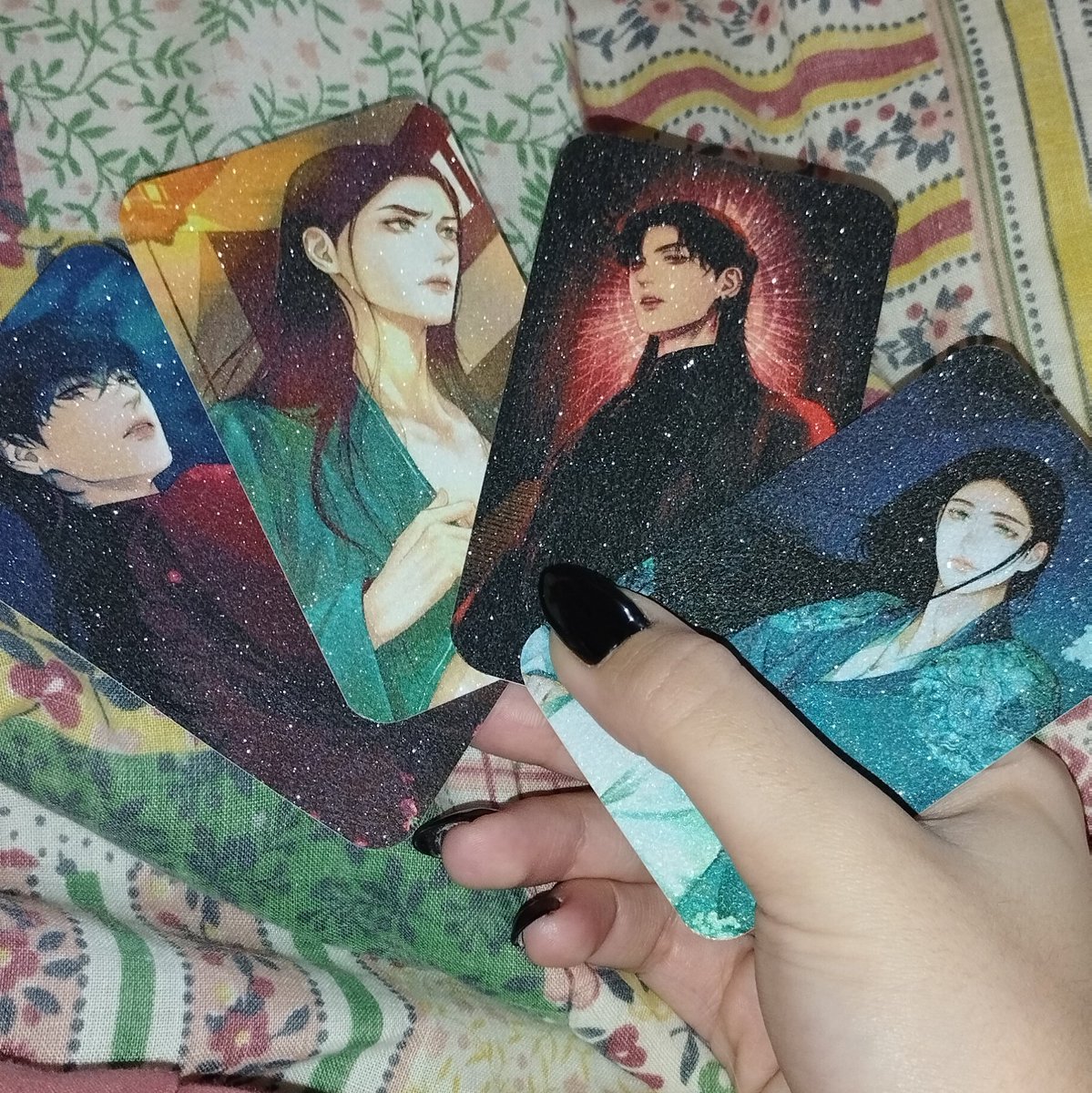 ahn4o's tweet photo. hoje chegaram meus photocards personalizados de The Ghost's Nocturne que encomendei na @pumpkinsart_ e eu to apaixonada 🫶

e ainda veio um freebie de Lost in the Cloud que tbm amo demais ♥️ https://t.co/GBqjOdCYS9