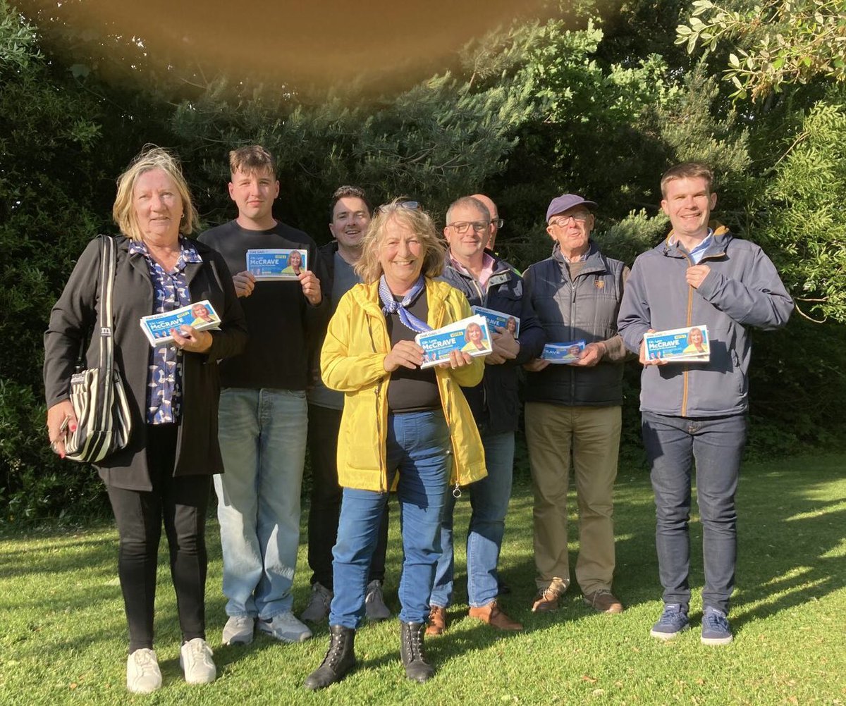 Brilliant canvass tonight in Rathfarnham,  very positive on the doors.
<a href="/SimonHarrisTD/">Simon Harris TD</a> <a href="/brophytalks/">Colm Brophy</a> <a href="/rathfarnhamopw/">Rathfarnham Castle</a>  <a href="/31stRathfarnham/">Rathfarnham Scouts</a> <a href="/RathfarnhamP/">Church of the Annunciation, Rathfarnham</a>