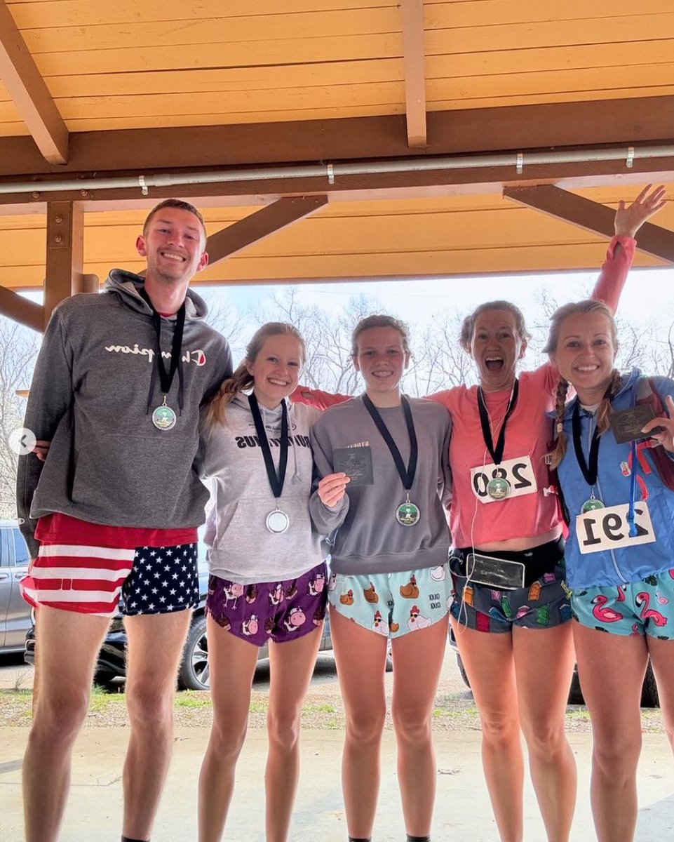 ChicknLegs Running tweet media