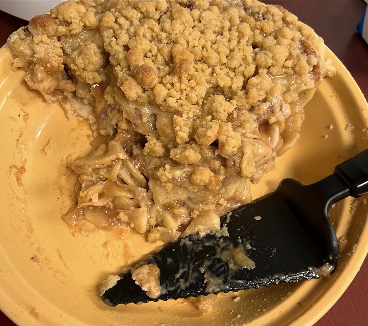 AARPKY's tweet photo. Today’s meeting agenda @aarpky:
🍎Rachel’s Homemade Apple Pie
🍦Vanilla Bean Ice Cream
As we enter the 2nd half of year, we're making time to celebrate our team’s collective accomplishments. And working to finish the year strong with our volunteers 🎉
#teambuilding #AARPKY https://t.co/1B6fX0EnCV
