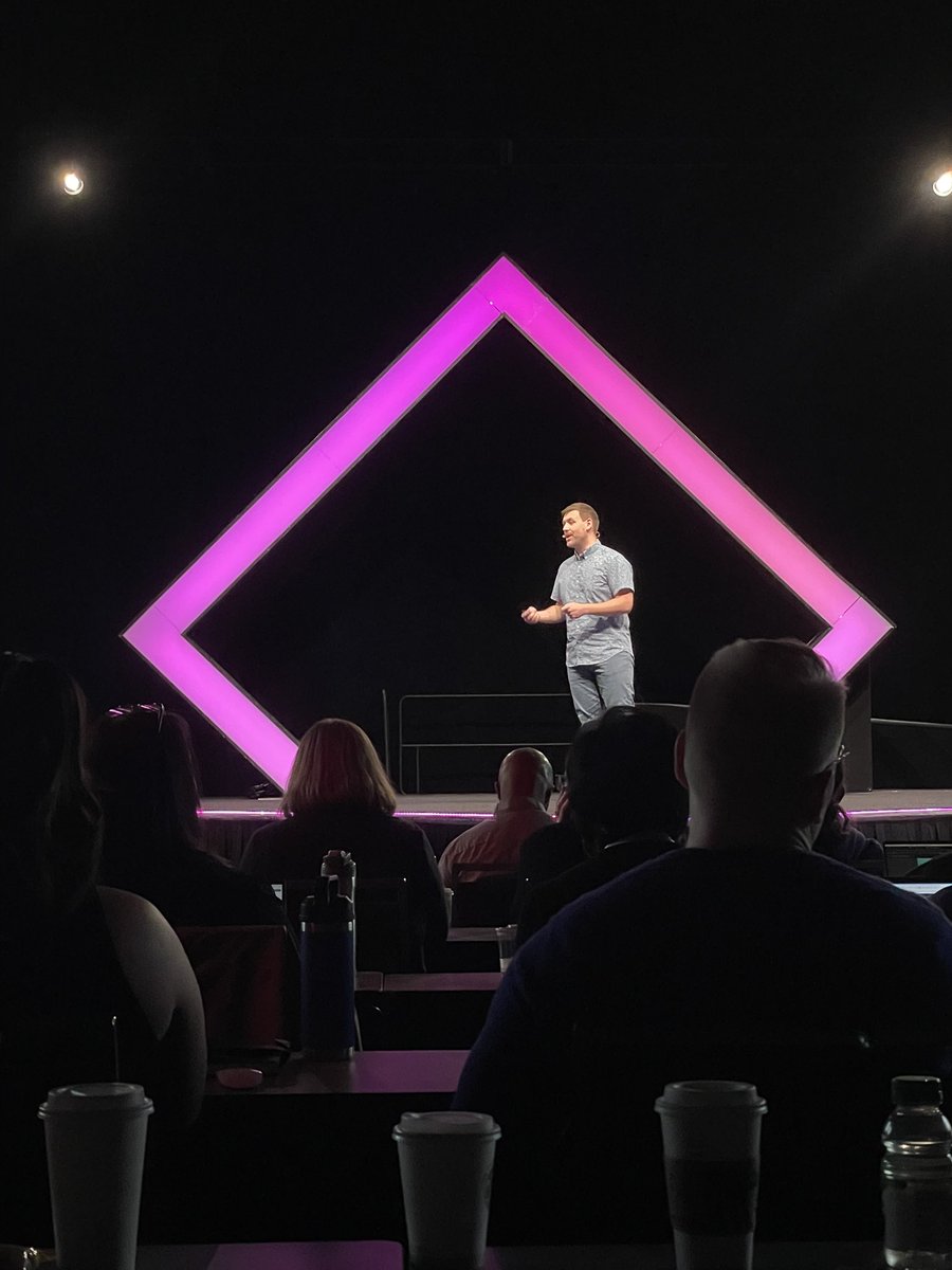 HeyAmyHeath's tweet photo. Travis Tallent addressing FOBO (fear of becoming obsolete) with a new org chart to show where AI fits within an SEO team. @tallentspeaks #mozcon @Moz https://t.co/W1Cyz96GlA