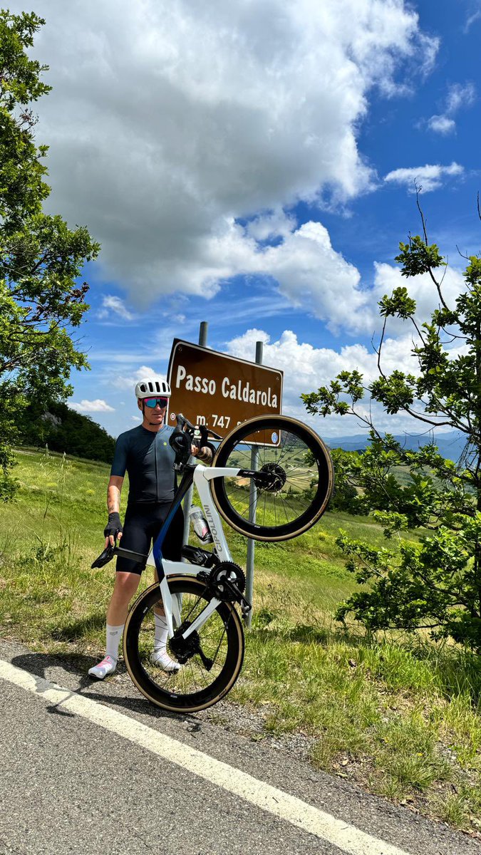 mauro_scovenna's tweet image. Giorno di riposo #Giro🇮🇹🚲 
Dopo 26 gg.senza 🚲  un bel 200K🚲alla faccia di tutte le #pippe  e falsi #influencer che non sanno nemmeno cambiare una camera d’aria 🚲🤣😜👋