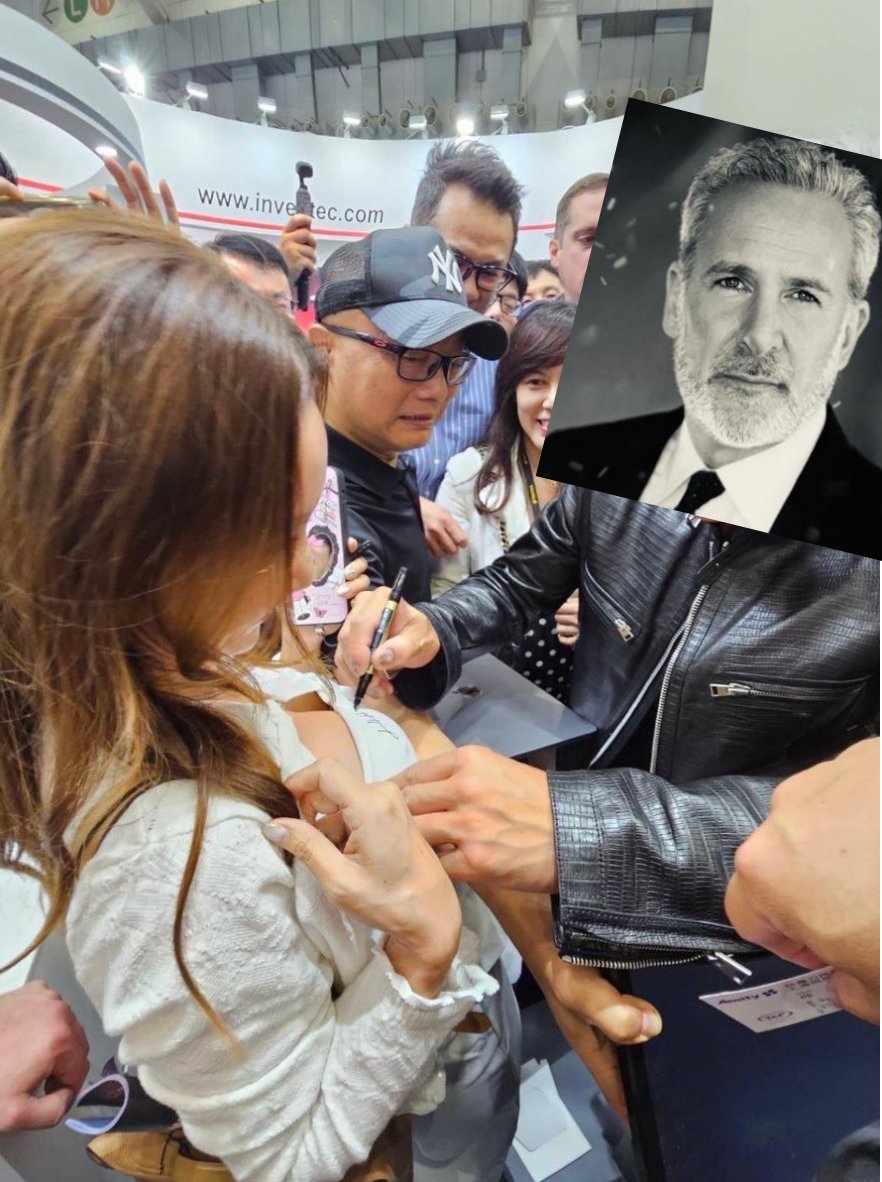 goldseek's tweet image. When this happens to Peter Schiff at a gold conference, I will be taking profits.