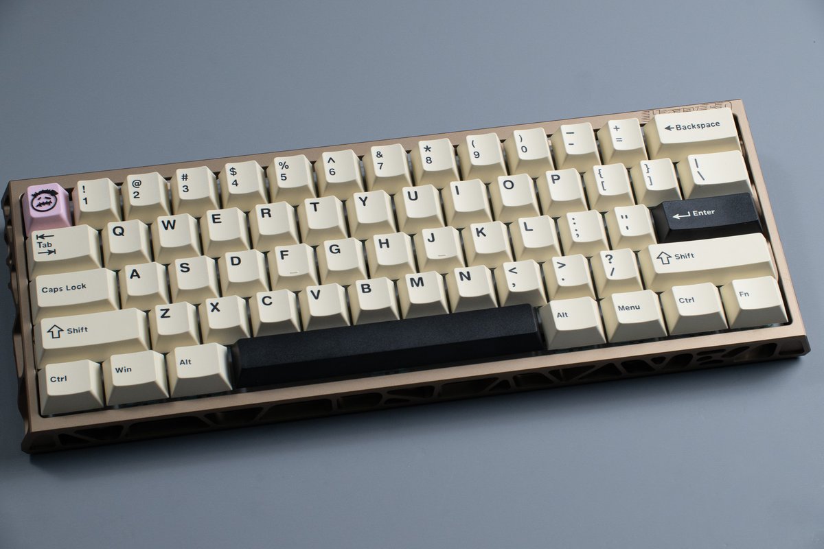 NachoCustomz's tweet photo. Prsonal build Wooting 60
HE+ module
WS CREAMY CHARCOAL KEYCAPS
Artisan ESC key by Spookycaps
Holy 60 Mocha case
WS dash magnetic switches https://t.co/FHtz38aKKa