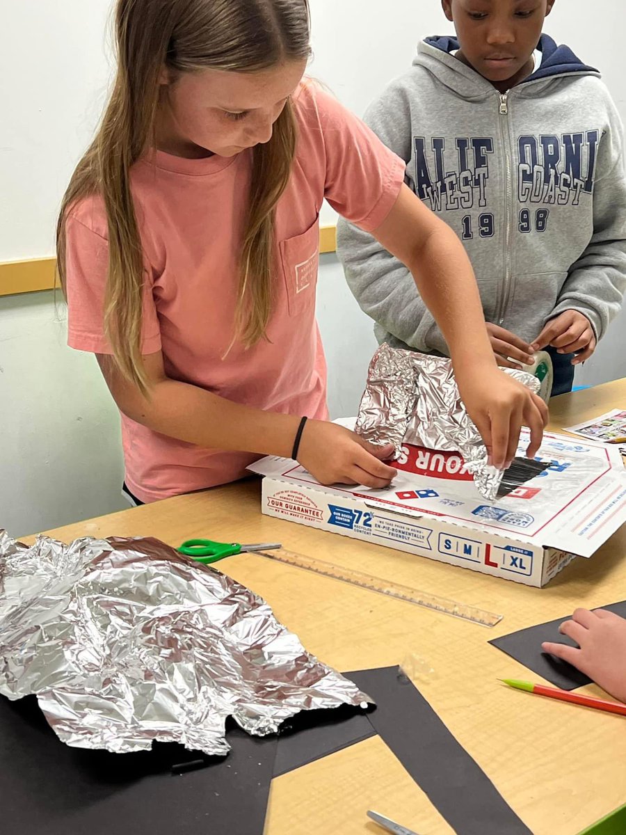 WilsonSchoolsNC's tweet image. Learning doesn’t stop after EOGs! Shout Out! to the 5th graders in Tobi Girard&apos;s class at Frederick Douglass Elementary for designing and building solar ovens out of pizza boxes! They put the ovens to the ultimate test by making s&apos;mores with them. #STEMatWCS #WCSistheBEST