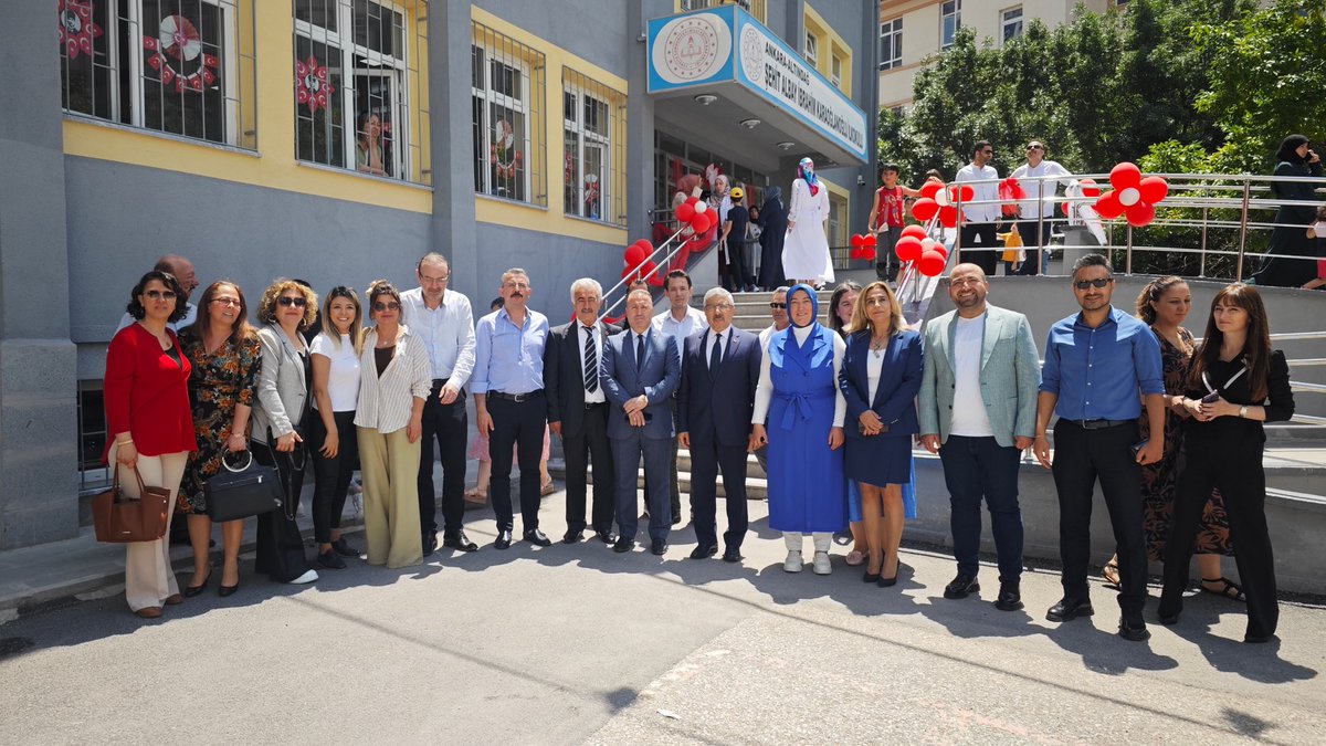 altindagmem's tweet photo. İl Müdür Yardımcımız Sn.Şefika Biçer ve İlçe Millî Eğitim Müdürümüz Sn.Hasan Yıldırım, Şehit Albay İbrahim Karaoğlanoğlu İlkokulu tarafından düzenlenen “Yıl Sonu Sıfır Atık Sergisi”ne katıldılar. 
Sergide emeği geçen öğretmen ve öğrencilerimize teşekkür ederiz.

@cumaliatilla23 https://t.co/PO2tYVqbET