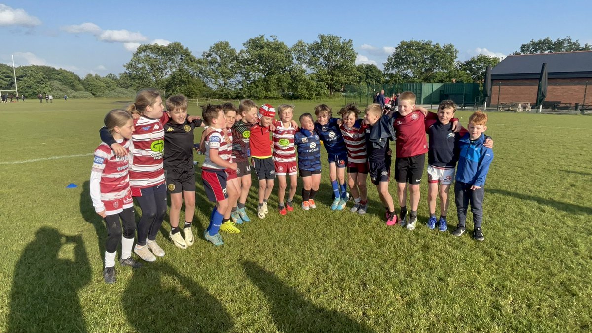Hellenjjc's tweet photo. @WiganWarriorsRL good luck for Saturday from Shevington shark blues Under 9s. Lots of them travelling to the game on Saturday to cheer you all on. #cherryandwhiteweek #wiganwarriors #challengecupfinal2024 #shevingtonsharks https://t.co/V2Ea9w3mgP