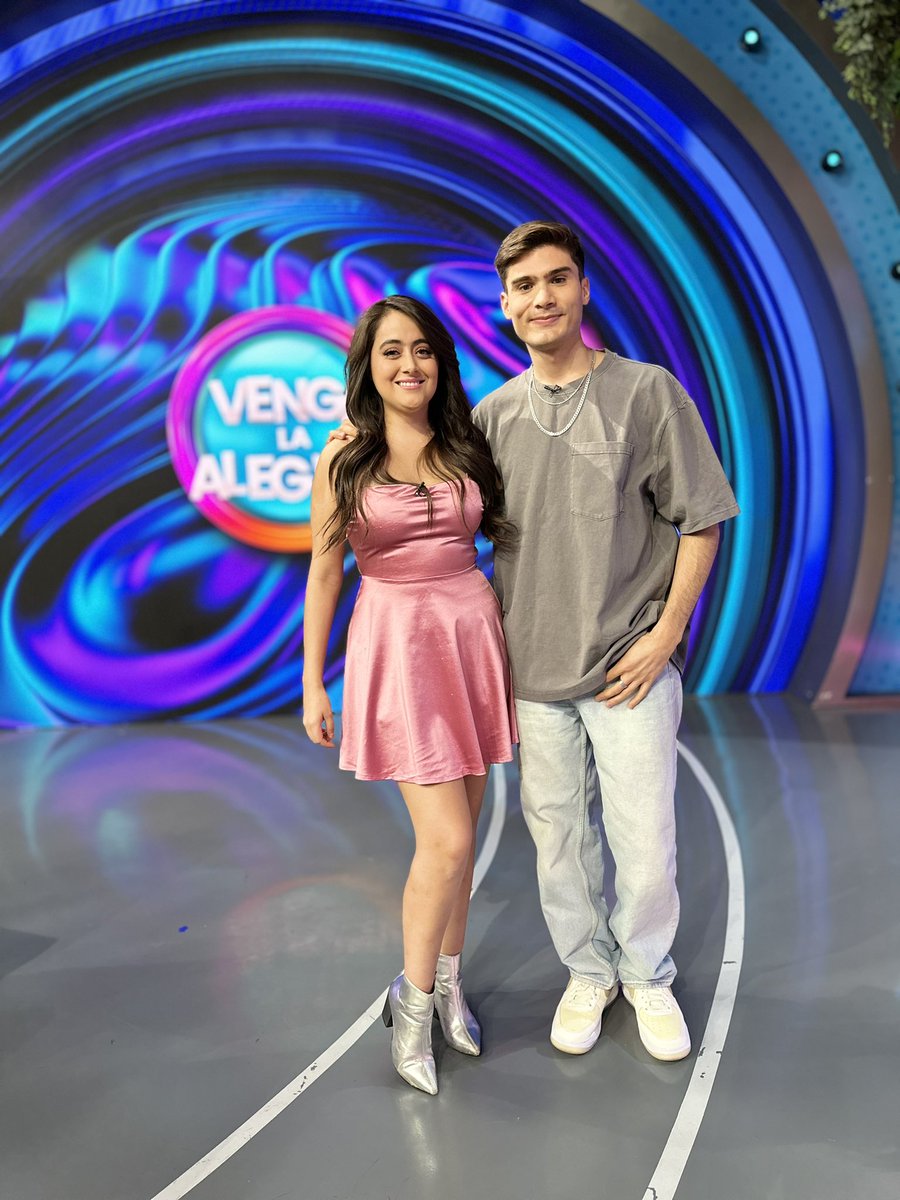 VengaLaAlegria's tweet photo. ¡Gracias a @mariansalinas03 y @diegoalmontemx por acompañarnos esta mañana en #VLA! 🤩✨🙌🏻💃🏻🕺🏻 #PropongoQue https://t.co/WaCIX4PrzV