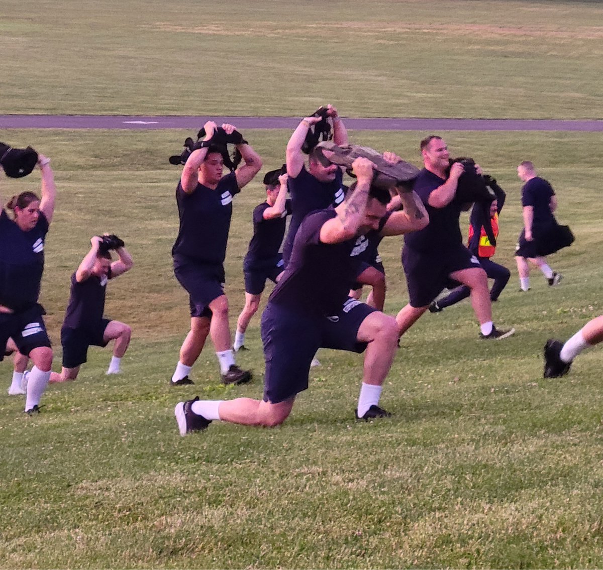 IndianaLawEnfo1's tweet photo. Basic Class 233 during early morning physical training at Hummel Park! May 28, 2024 📷: Chad Dick
#ILEABasicClass233 #PlainfieldIN https://t.co/U9z5nXLzeO
