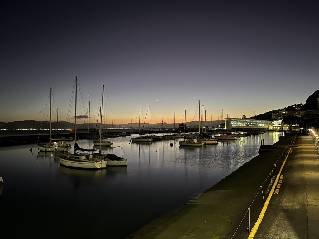 Dawn in #Wellington. Magic