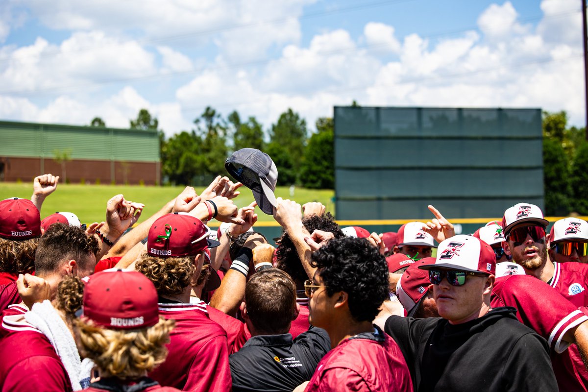 UIndyBaseball's tweet photo. THANK YOU GREYHOUND NATION!

We appreciate all the support all season, none of this would be possible without you! 

#CardiacHoundsForever