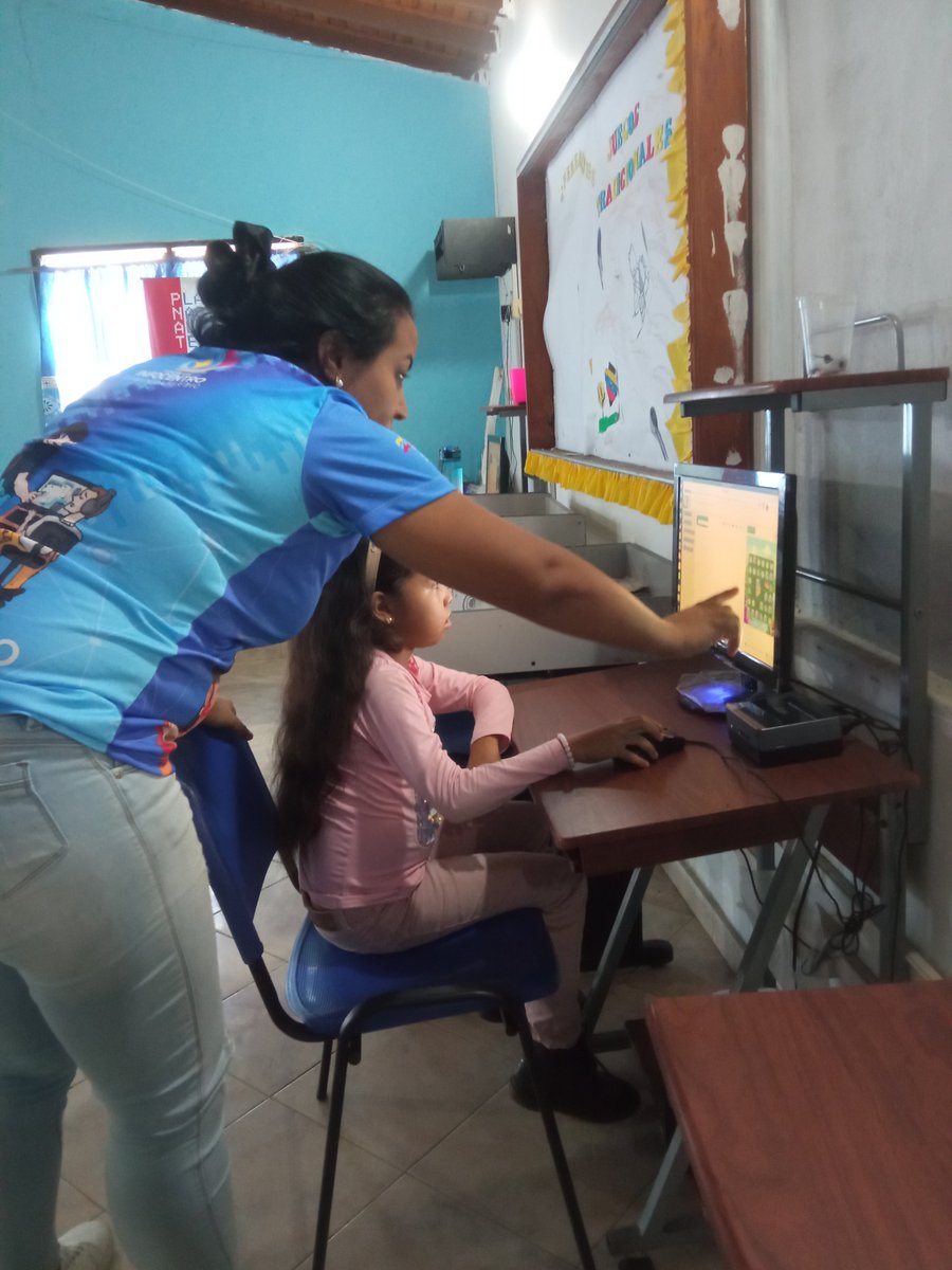 yuliberta_'s tweet photo. #Gua13
#4Jun #Gua13
#Formando a niño y niña en programación de pilas bloques el futuro de Venezuela
#Infocentromarcandosintonia https://t.co/Ob1pP9SAKu