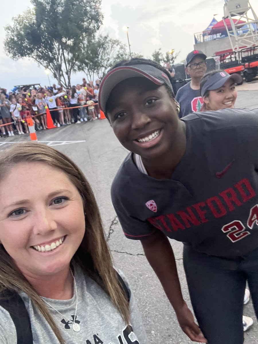 OT_Pruitt's tweet photo. Selfies with @CanadyNijaree at the #WCWS #WCWSSELFIE  🥎🥎 https://t.co/B42EKfjgeb