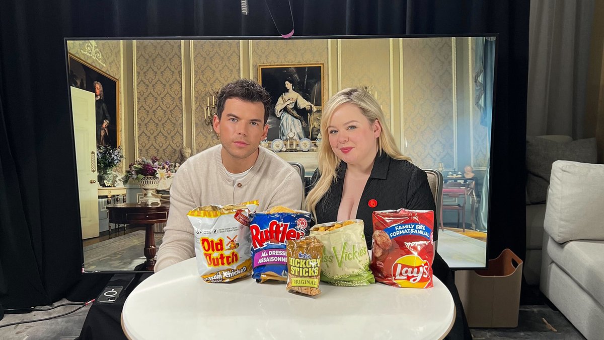 Netflix_CA's tweet photo. I FED POLIN THE GOOD CHIPS AND TOLD THEM ABOUT THE OILERS https://t.co/hysTPqn0lV