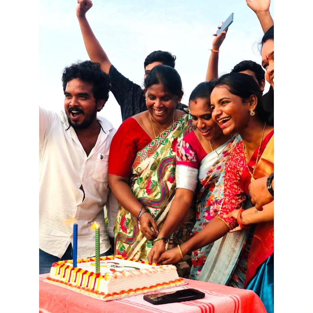 mounijanasena's tweet photo. Celebrating Winning Vibe ✌🔥

#HelloAP_WelComeJSP https://t.co/4409dpjvV9